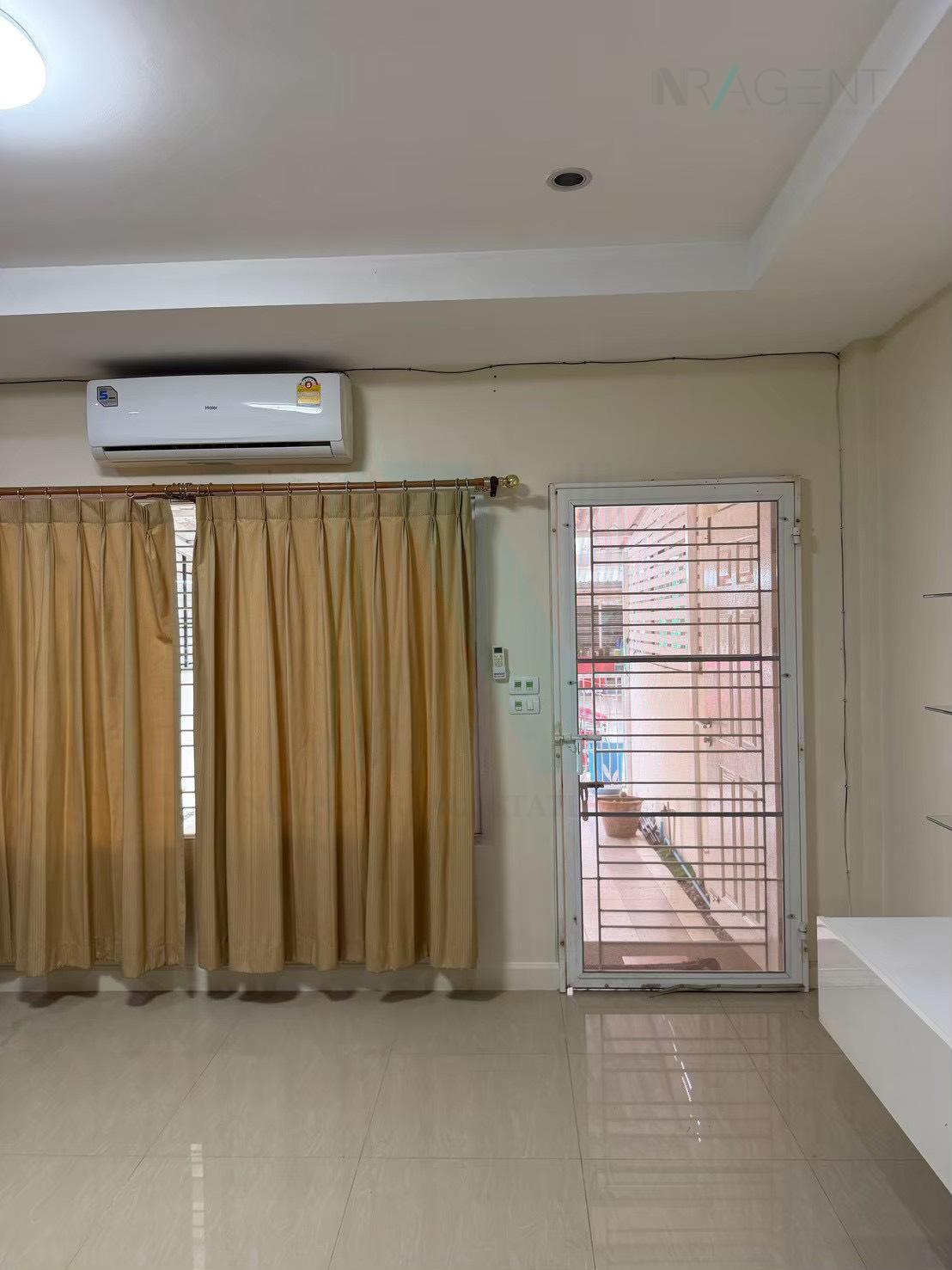 ให้เช่าทาวน์โฮม 4 ห้องนอน 220 ตร.ม. 23 ตร.ว. ศุภาลัย พาร์ควิลล์ รามอินทรา 23