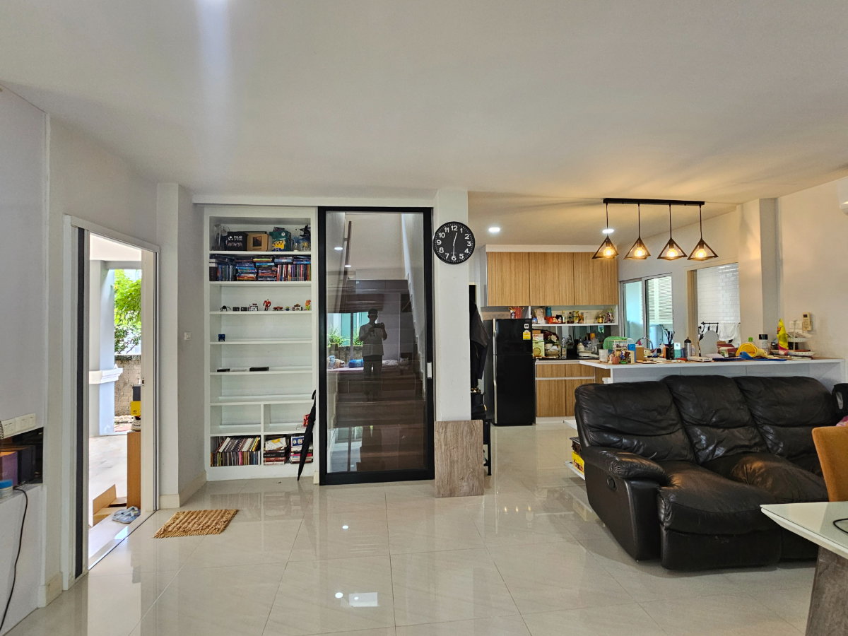 picture For Sale The Sky Donmueng Single House  - 9/11