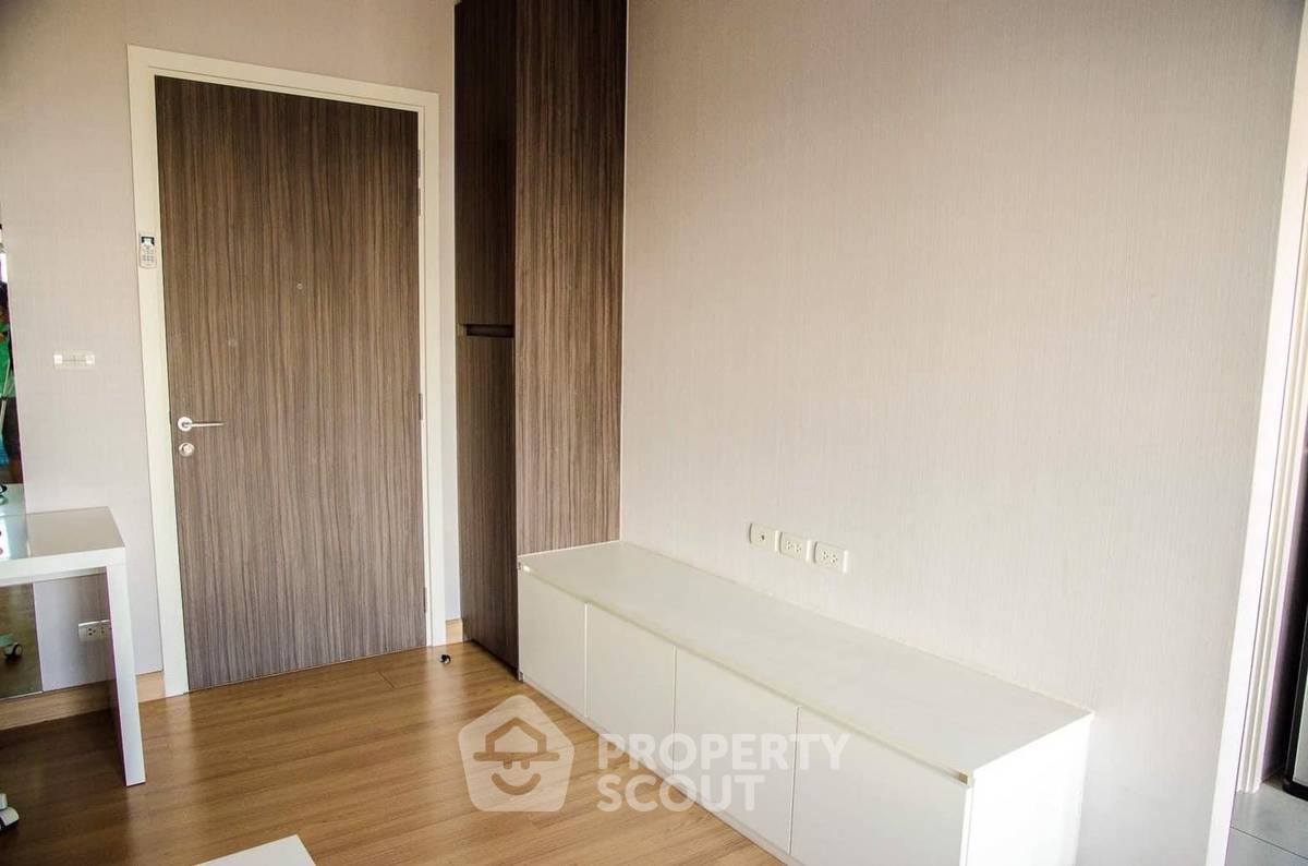 picture 1-BR Condo at Urbano Absolute near BTS Krung Thon Buri (ID 940402) - 2/7