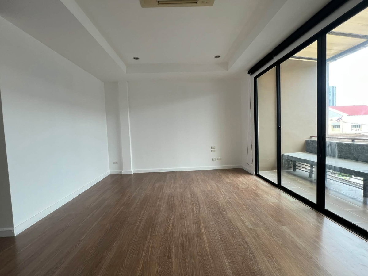 รูป 🏢 BLESS TOWN SUKHUMVIT 50  🏢ทาวน์โฮม 3 ชั้นครึ่ง พื้นที่กว้าง เหมาะมากสำหรับทำ Home Office / สำนักงานบริษัท / อยู่อาศัยควบคู่กับทำงาน - รูปที่ 9/13