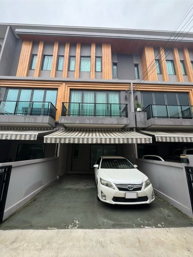 ให้เช่าทาวน์โฮม 3 ห้องนอน 182 ตร.ม. 20 ตร.ว. ไอเจ้นท์ พระราม 9
