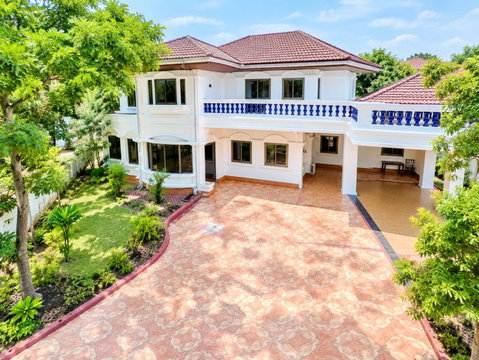 			4-5bed MRT Thaimaa 540m. 150sq.wa. 500sq.m. Rattanathibet-ThaIt spacious fully furnished 2-story luxury house with appliances featuring  5          