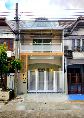 Townhouses for sale : 🔥 Hot Deal! Fully Renovated Townhouse with Unblocked Rear View | Manwadee Village (Wat Lad Pla Duk Rd.)