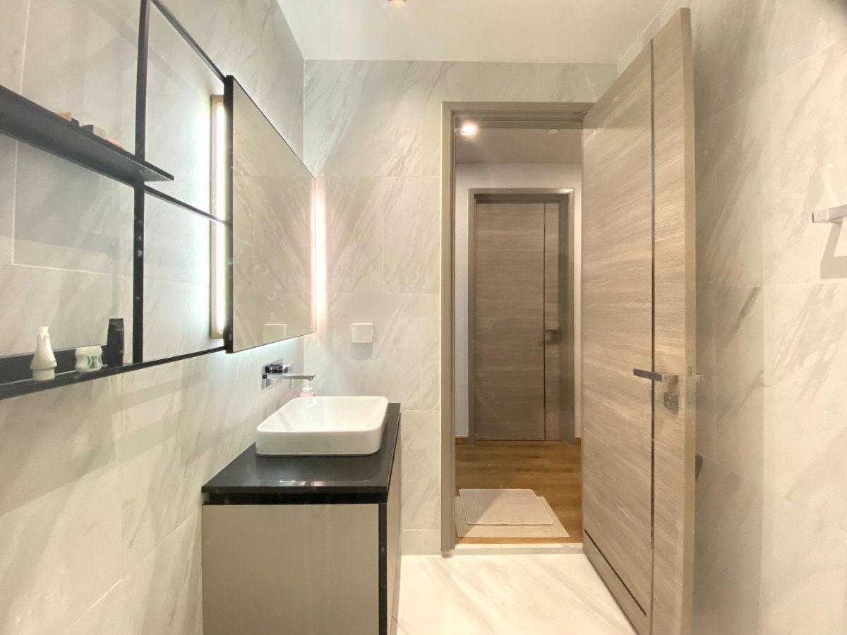 รูป ห้อง Modern Luxury แบบ Fully Furnished ขนาด 79.62 ตรม. 2 ห้องนอน, โครงการ The Room Sukhumvit 38 ใกล้ BTS, ห้องสวยตำแหน่งดีมาก ราคาคุ้มค่ากว่าโครงการ - รูปที่ 23/41