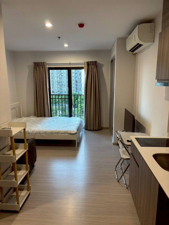 picture Lowest-priced rental at Parkland Phetkasem 56, Building C. Pool view, includes washing machine. Line ID: joe1e7 - 1/9