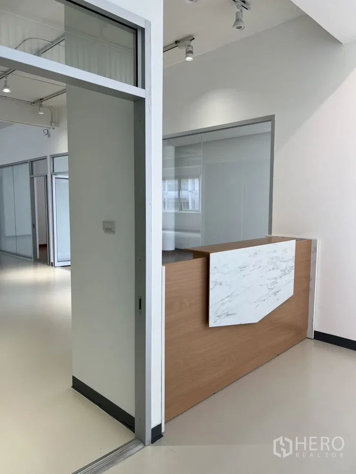 picture For rent Office Space 237 sqm in Si Phraya, Bang Rak, Bangkok BTS Sala Daeng - 10/13