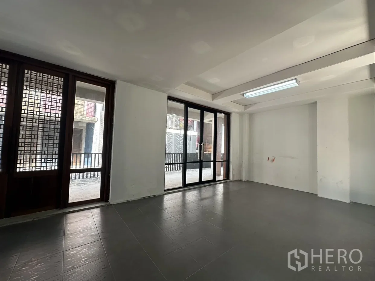picture For rent Home Office 309 sqm in Wang Mai, Pathum Wan, Bangkok BTS National Stadium - 3/17