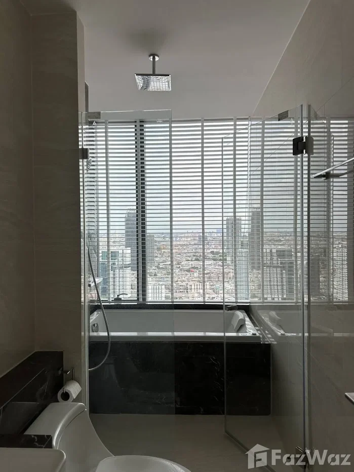 picture Ashton silom 6837426 - 9/14