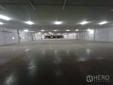 For rent Warehouse 3600 sq.m. in Mueang Samut Prakan, Samut Prakan