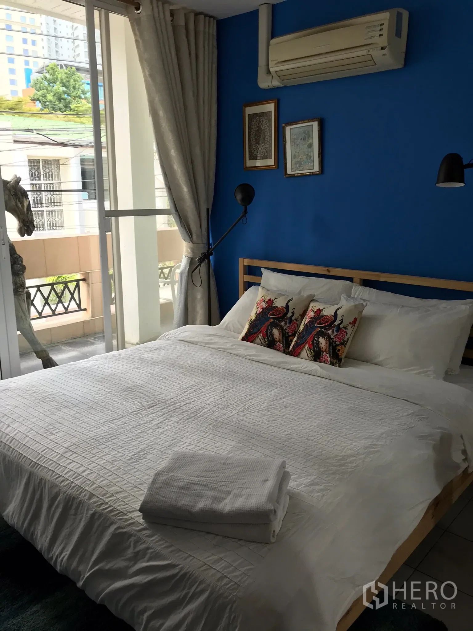 3-bed townhouse for rent, 200 sqm, 26 sq wah, Khlong Toei