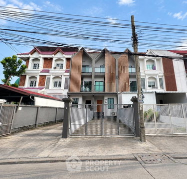 ทาวน์เฮ้าส์ 4-ห้องนอน ใน สวนหลวง (ID 3371497)