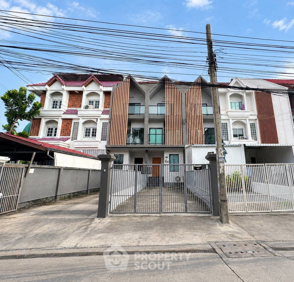 รูป ทาวน์เฮ้าส์ 4-ห้องนอน ใน สวนหลวง (ID 3371497) - รูปที่ 1/14