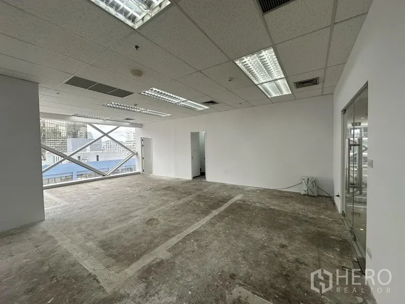 picture For rent Office Space 105 sq.m. in Khlong Toei Nuea, Watthana, Bangkok BTS Asok - 1/11