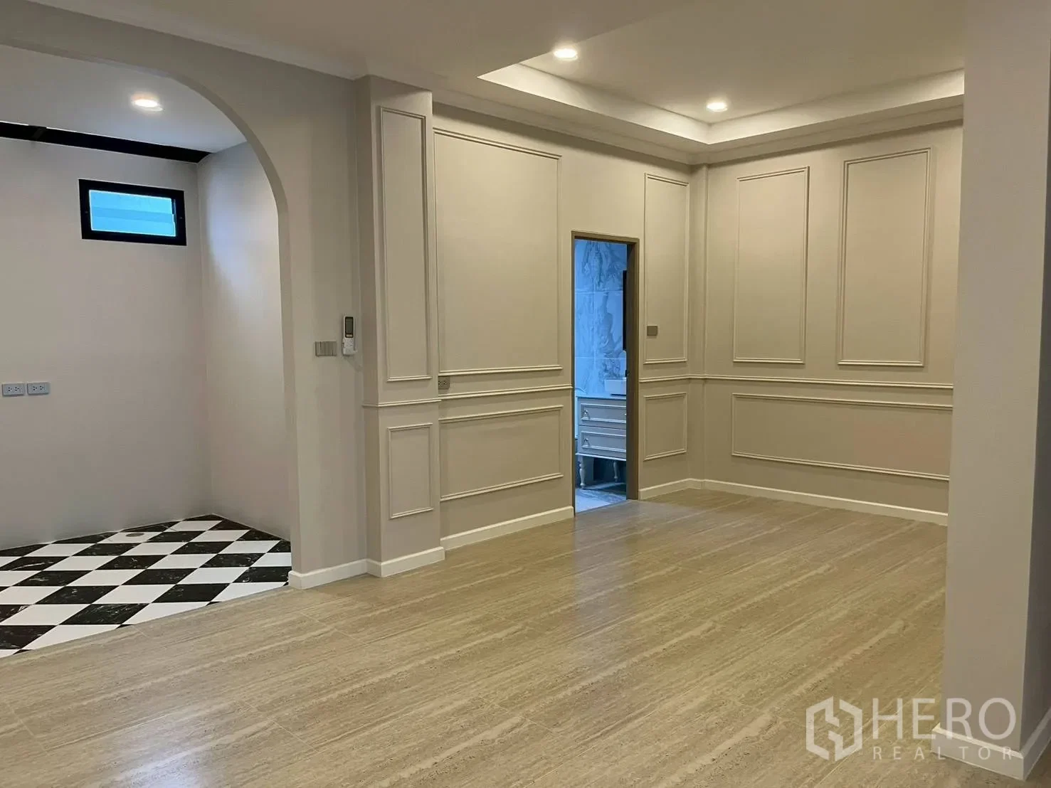 3-bed townhouse for rent, 220 sqm, 30 sq wah, Khlong Toei