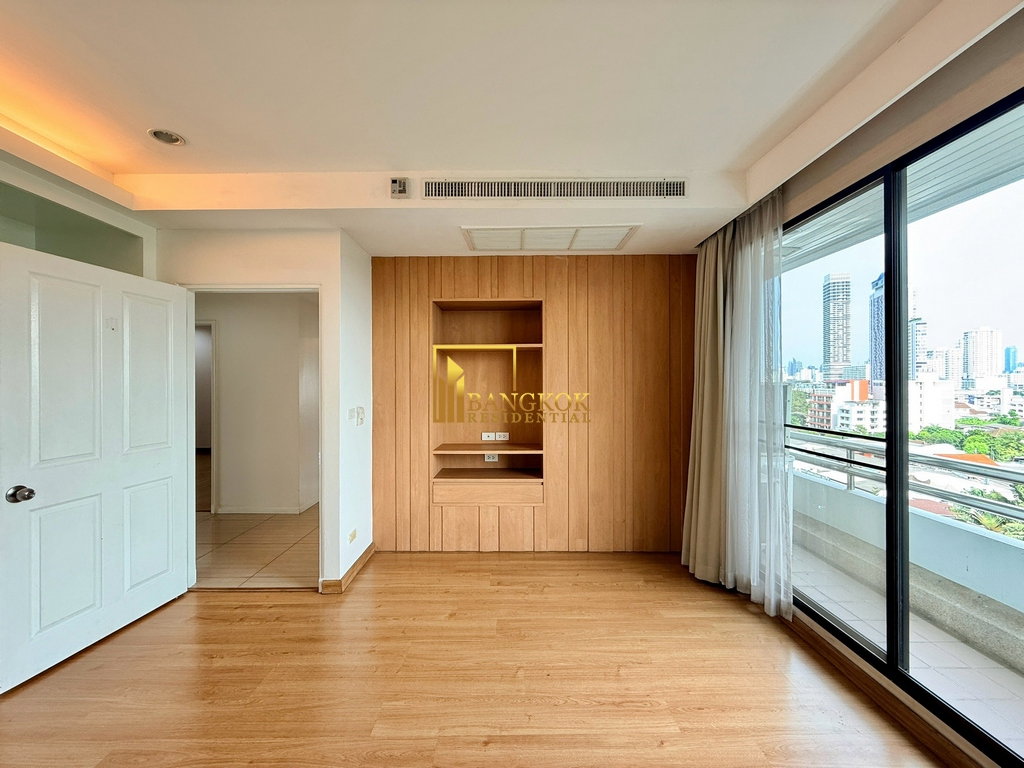 picture Fully Renovated 4 Bedroom Luxury Apartment in Ekkamai Area - BR20196AP - 26/56