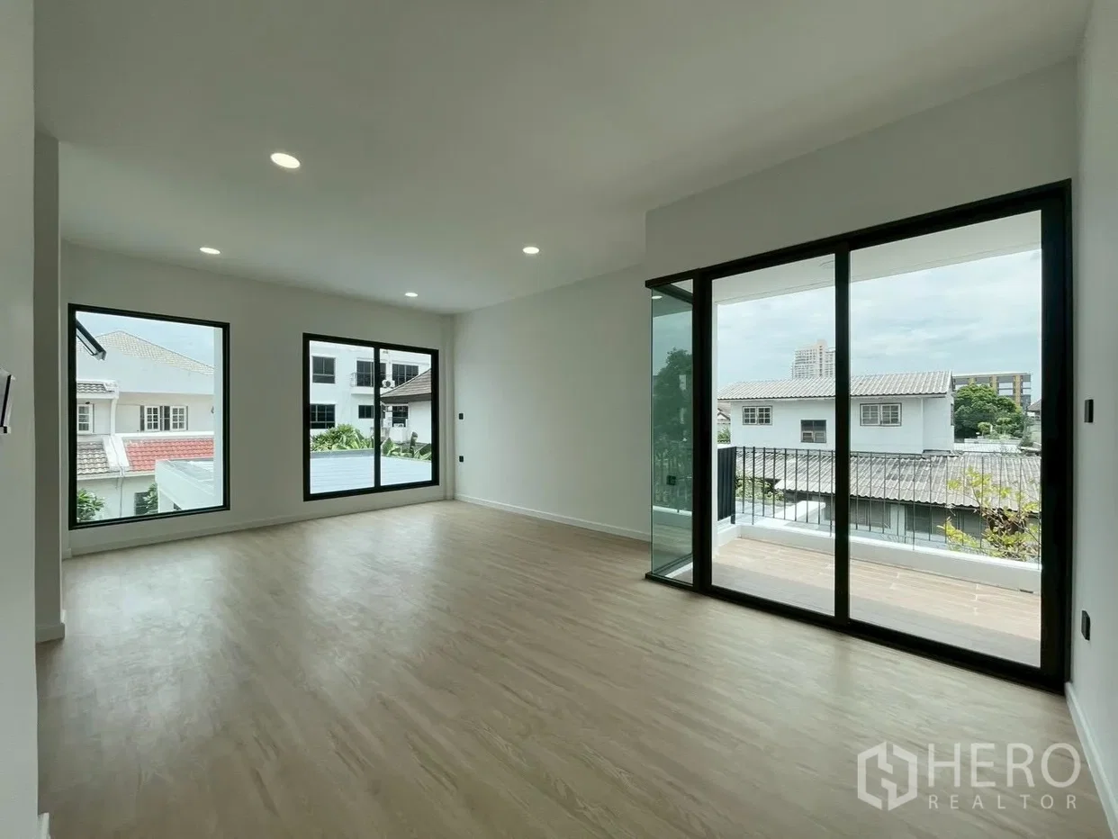 picture For Sale 4 Bedroom Detached House Ratchada 42 in Chatuchak, Bangkok - 10/15
