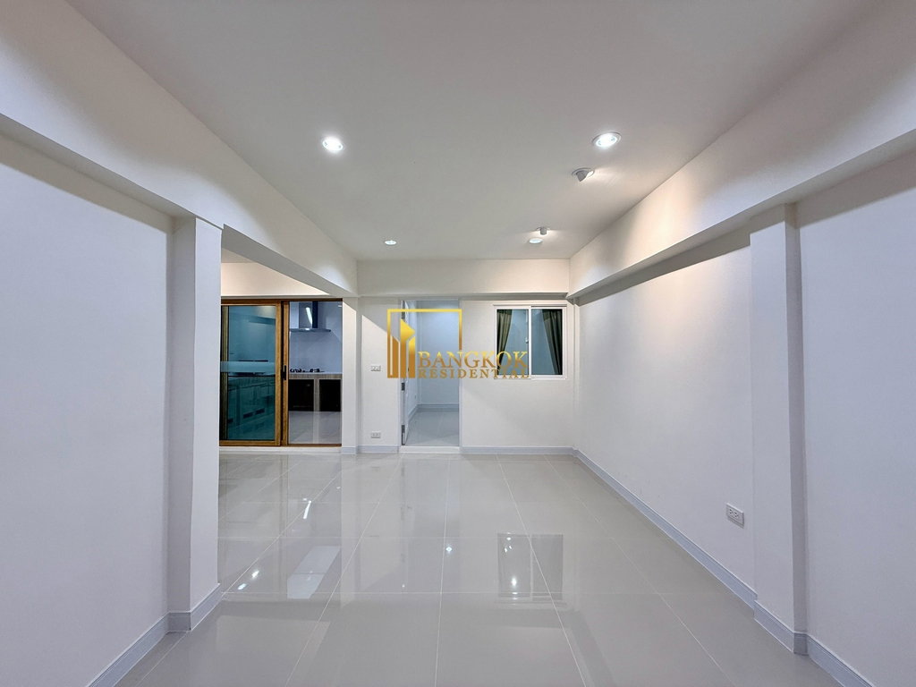 รูป Renovated 3 Bedroom Townhouse For Rent in Sathorn Area - BR49106TH - รูปที่ 7/26