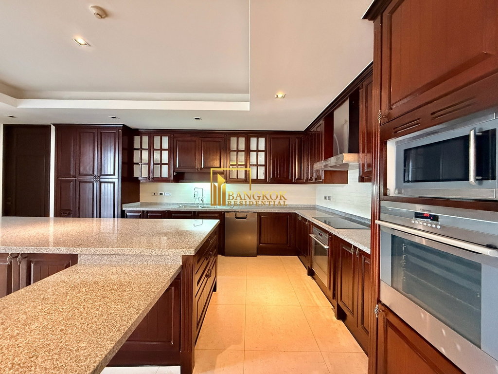 รูป Expansive 4 Bedroom Apartment For Rent in Phrom Phong - BR0631AP - รูปที่ 15/53