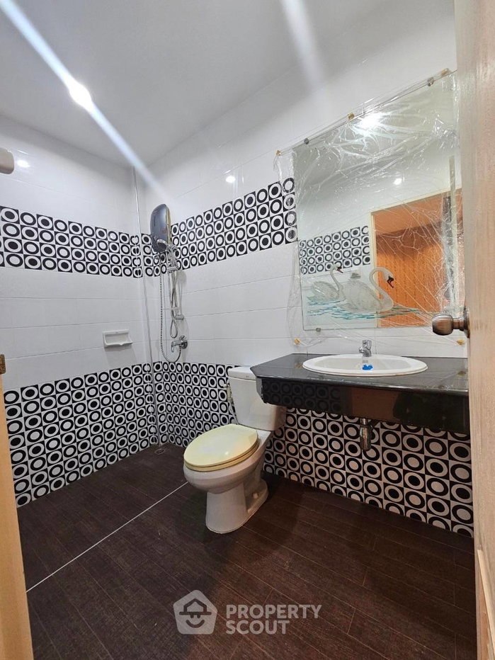 picture 3-BR House At Seranee Raya, 194 Sqm, Don Mueang (ID 3368193) - 9/15