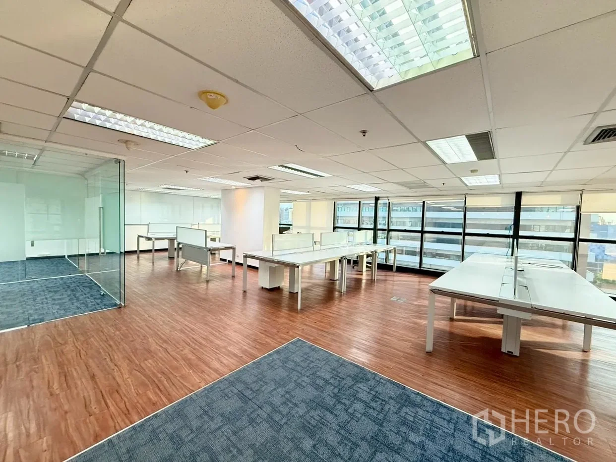 picture For rent Office Space 220 sqm in Khlong Tan Nuea, Watthana, Bangkok - 1/10