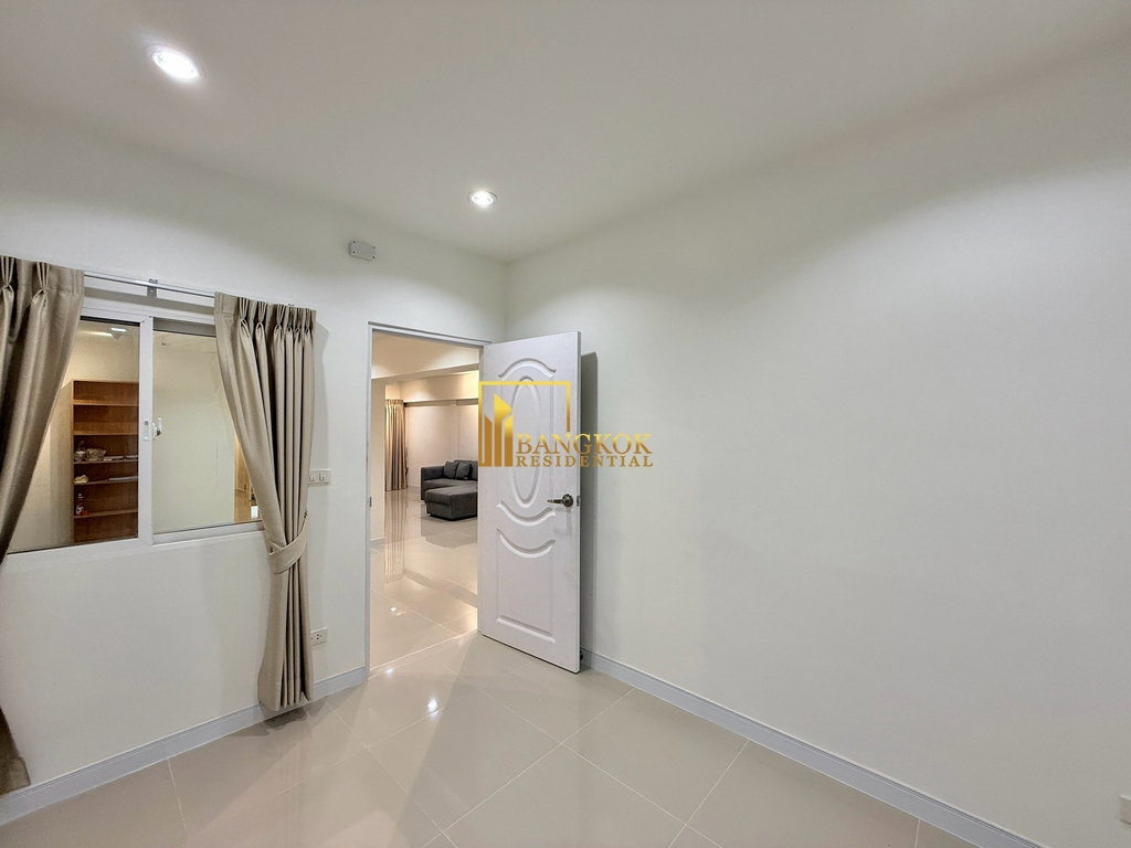 รูป Renovated 3 Bedroom Townhouse For Rent in Sathorn Area - BR49106TH - รูปที่ 9/26