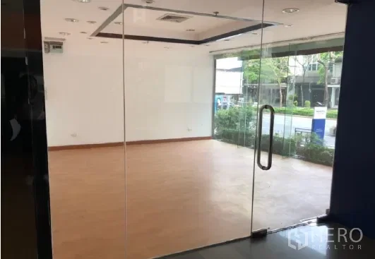 picture For rent Retail Space 65 sqm in Bang Rak, Bangkok BTS Surasak - 1/1