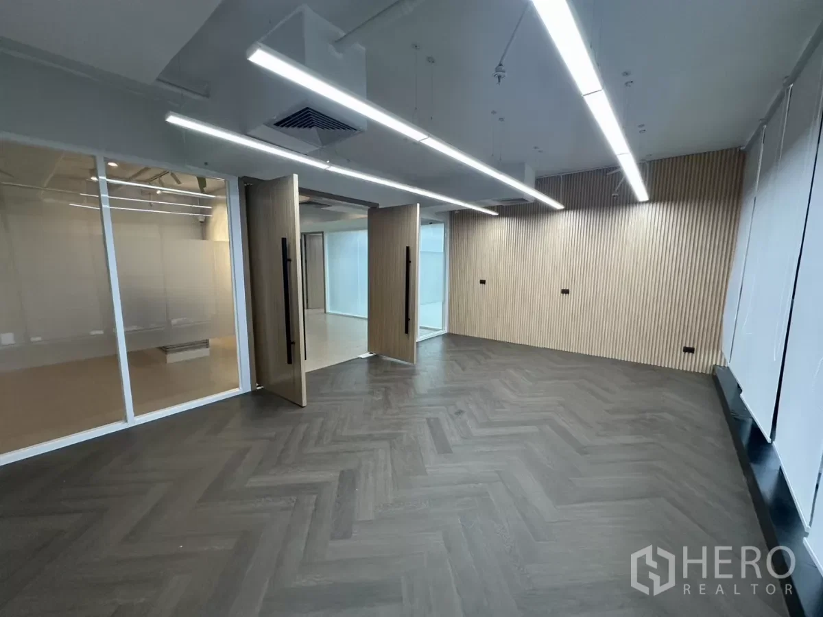 picture For rent Office Space 450 sqm in Khlong Tan Nuea, Watthana, Bangkok BTS Ekkamai - 12/17