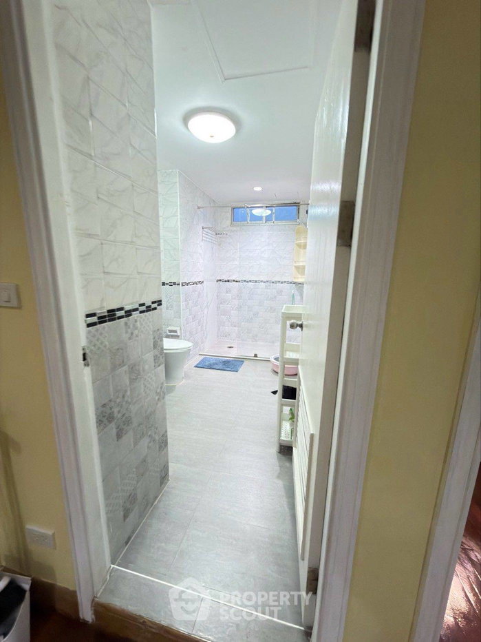 picture 1-BR Condo at Wittayu Complex near BTS Phloen Chit (ID 3367279) - 10/16
