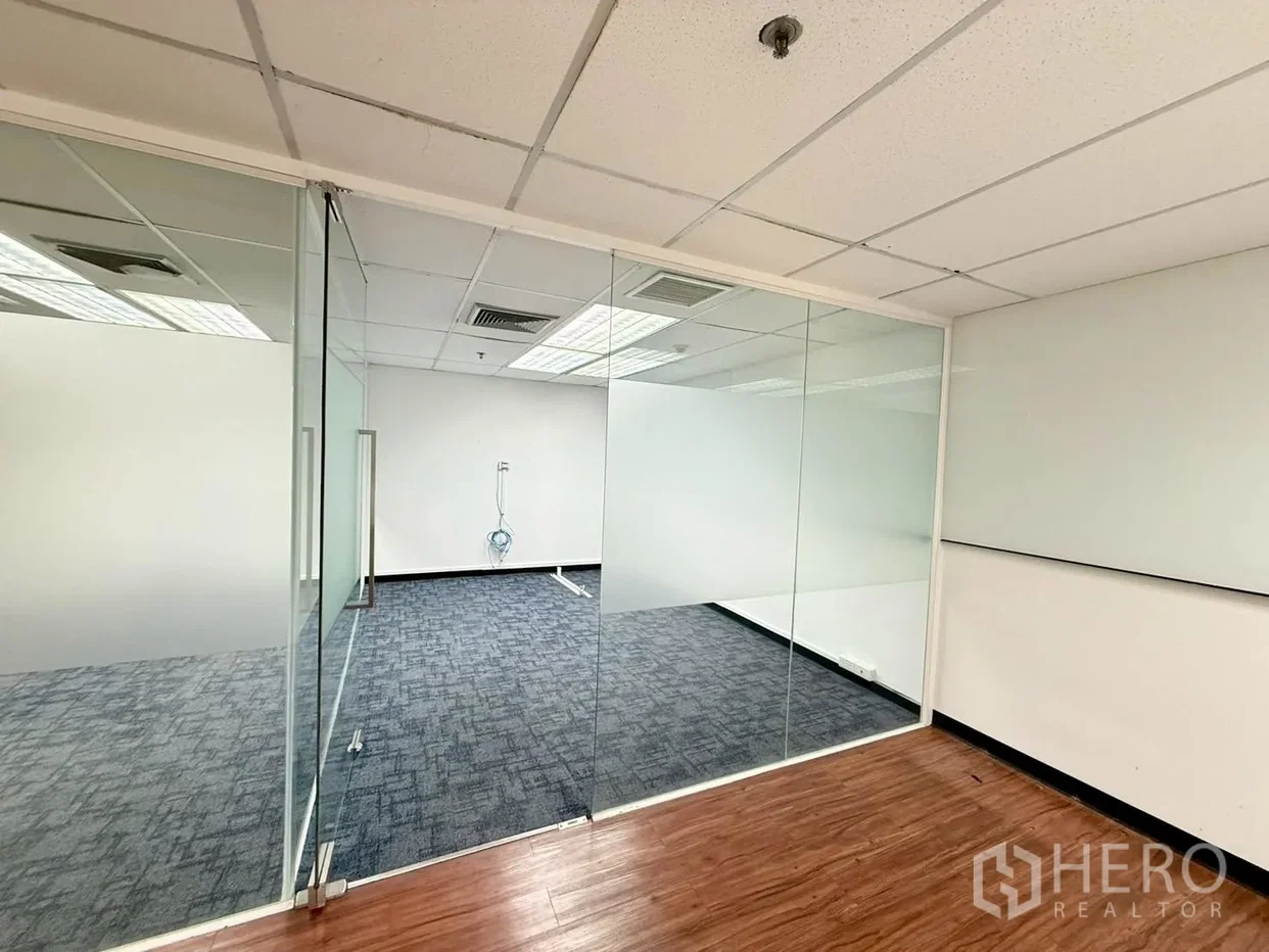 picture For rent Office Space 220 sqm in Khlong Tan Nuea, Watthana, Bangkok - 5/10