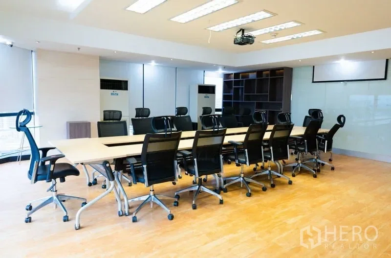 picture For rent Office Space 398 sqm in Watthana, Bangkok BTS Ekkamai - 12/12
