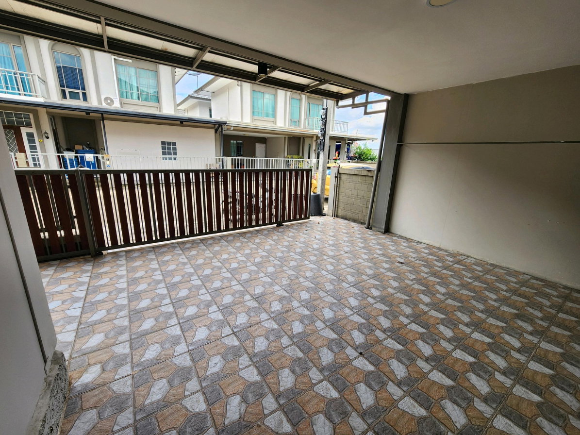 รูป ขายบ้านแฝด 2 ชั้น แปลงมุม 35.6 ตร.ว. ม.เสนา วิลล่า วงแหวน-บางบัวทอง — 4 นอน 3 น้ำ ต่อเติมครัวพร้อมใช้งาน เพียง 3.7 ล้านบาท! - รูปที่ 40/45