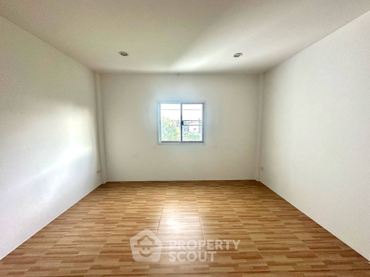 รูป ทาวน์เฮ้าส์ 4-ห้องนอน ใน สวนหลวง (ID 3371497) - รูปที่ 8/14