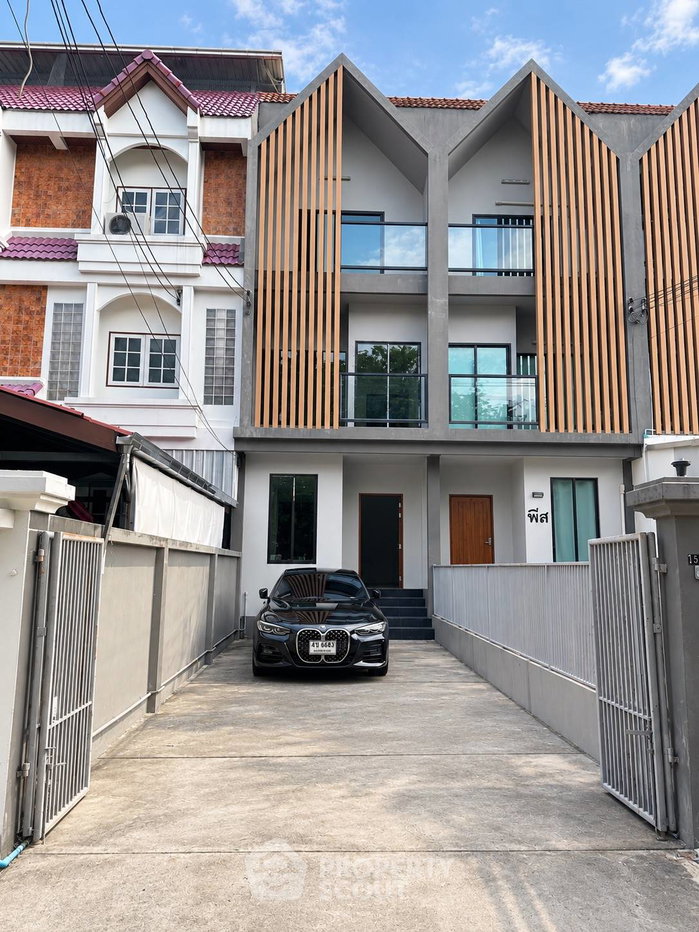 รูป ทาวน์เฮ้าส์ 4-ห้องนอน ใน สวนหลวง (ID 3371497) - รูปที่ 2/14
