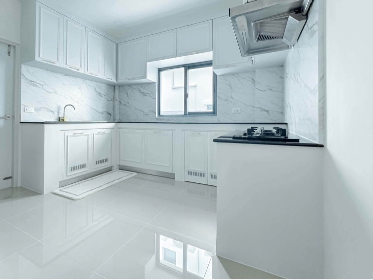 picture Large, luxurious rental house; fully furnished and equipped with appliances. - 29/50
