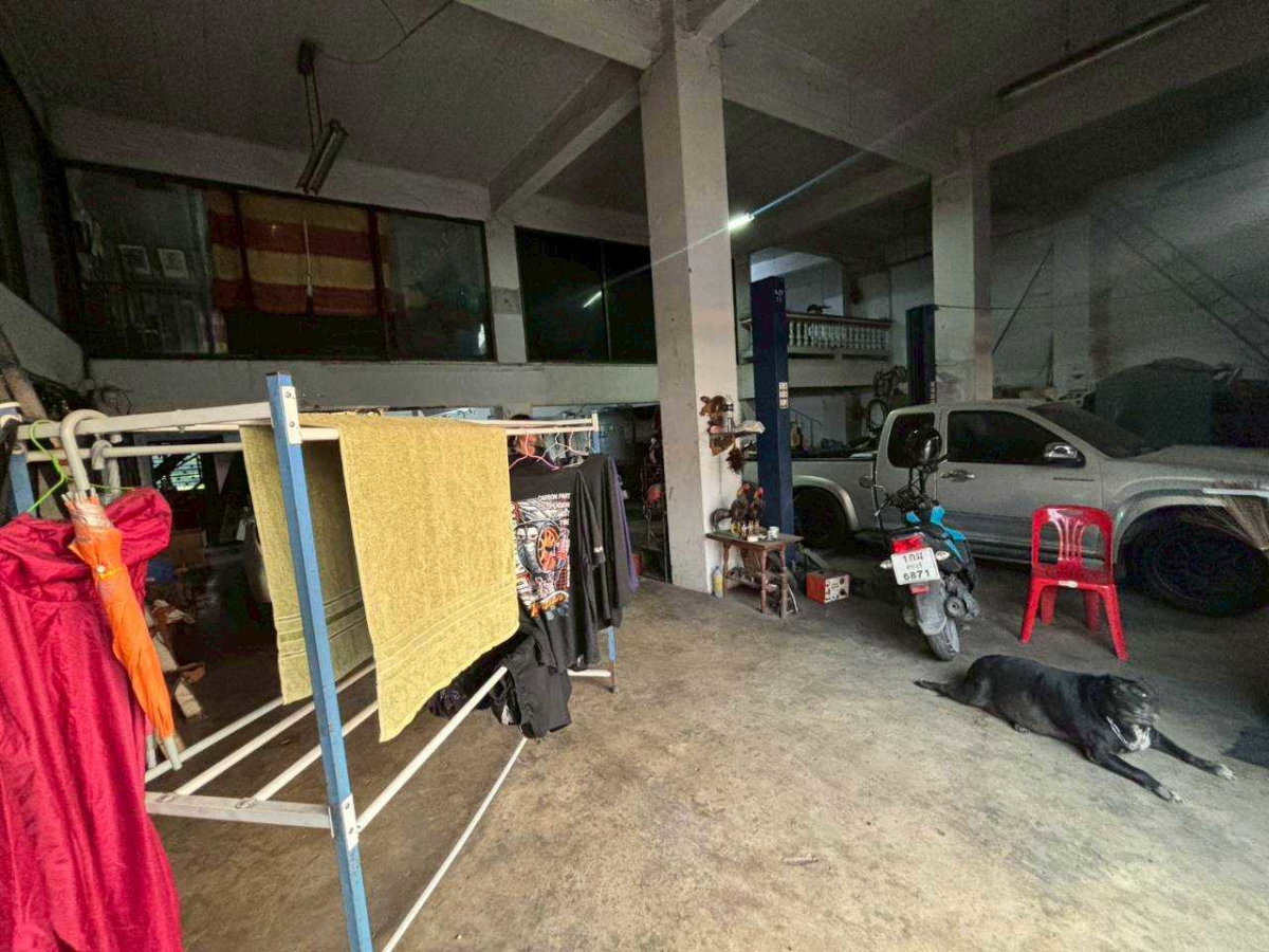 รูป 95254 - ขายอาคารพาณิชย์ 4 คูหา 3 ชั้น ครึ่ง 7 ห้องนอน 7 ห้องน้ำ ขนาดที่ดิน 90 ตร.ว. ติดถนนใหญ่เหมาะทำธุรกิจ อยู่อาศัย - รูปที่ 9/10
