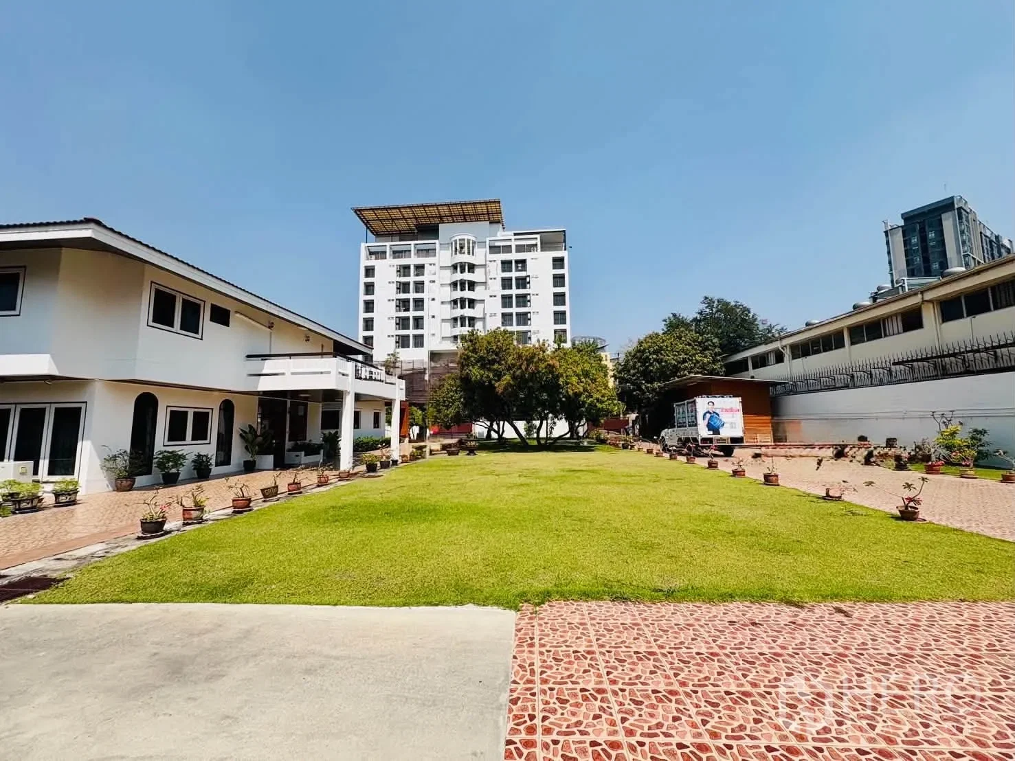 ให้เช่าโฮมออฟฟิศ 5 ห้องนอน 360 ตร.ม. 585 ตร.ว. เขตบางนา