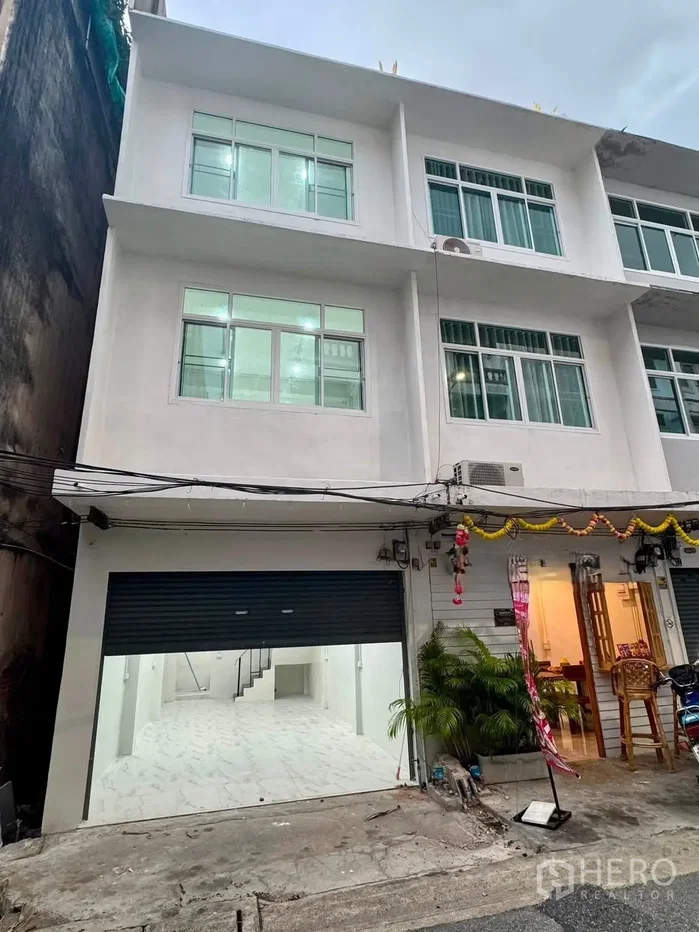 รูป ให้เช่า ตึกแถว 180 ตรม สาทร กรุงเทพมหานคร BTS สาทร สะพานตากสิน - รูปที่ 1/20