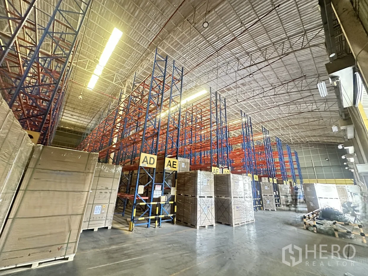 picture For rent Warehouse 2000 sq.m. in Khlong Song Ton Nun, Lat Krabang, Bangkok - 1/11