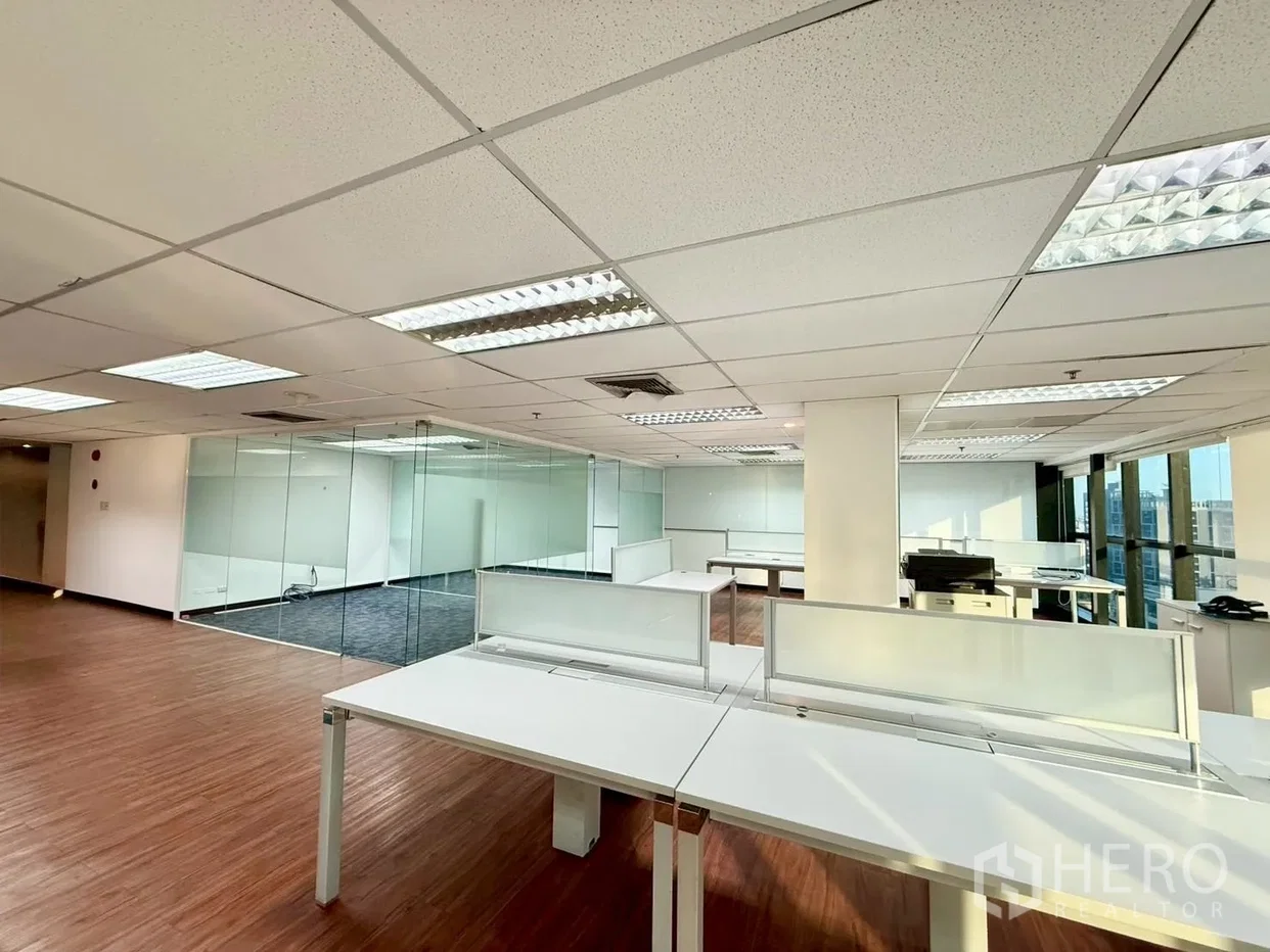picture For rent Office Space 220 sqm in Khlong Tan Nuea, Watthana, Bangkok - 3/10