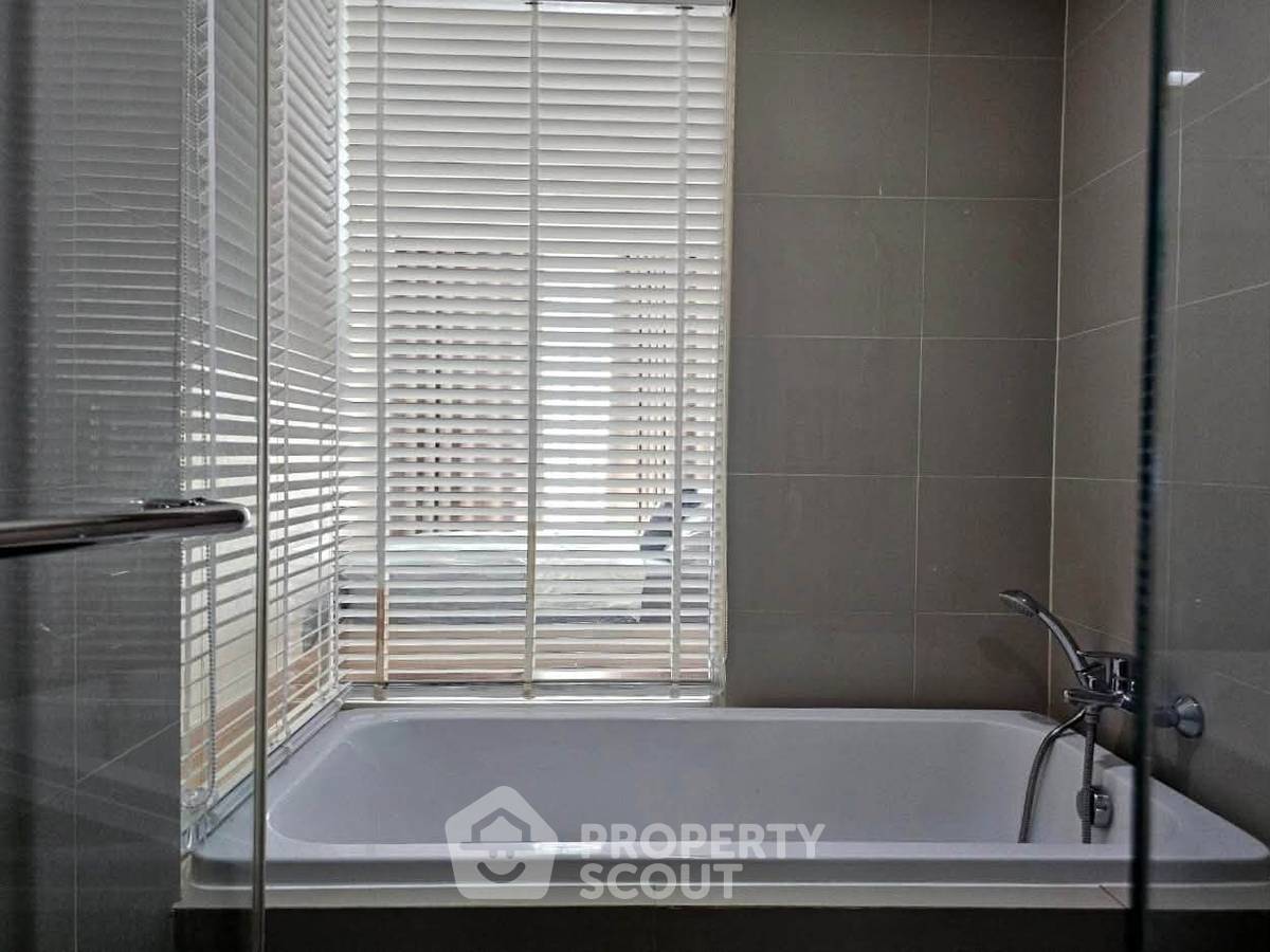 picture 1-BR Condo at Maestro 39 Sukhumvit 39 near BTS Phrom Phong (ID 3370359) - 8/15