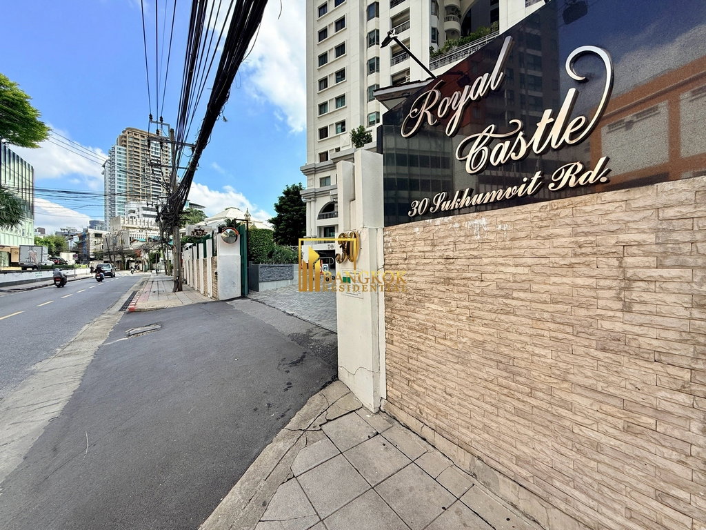 picture Royal Castle | Renovated 4 Bed Condo in Phrom Phong Area - BR18837CD - 50/50