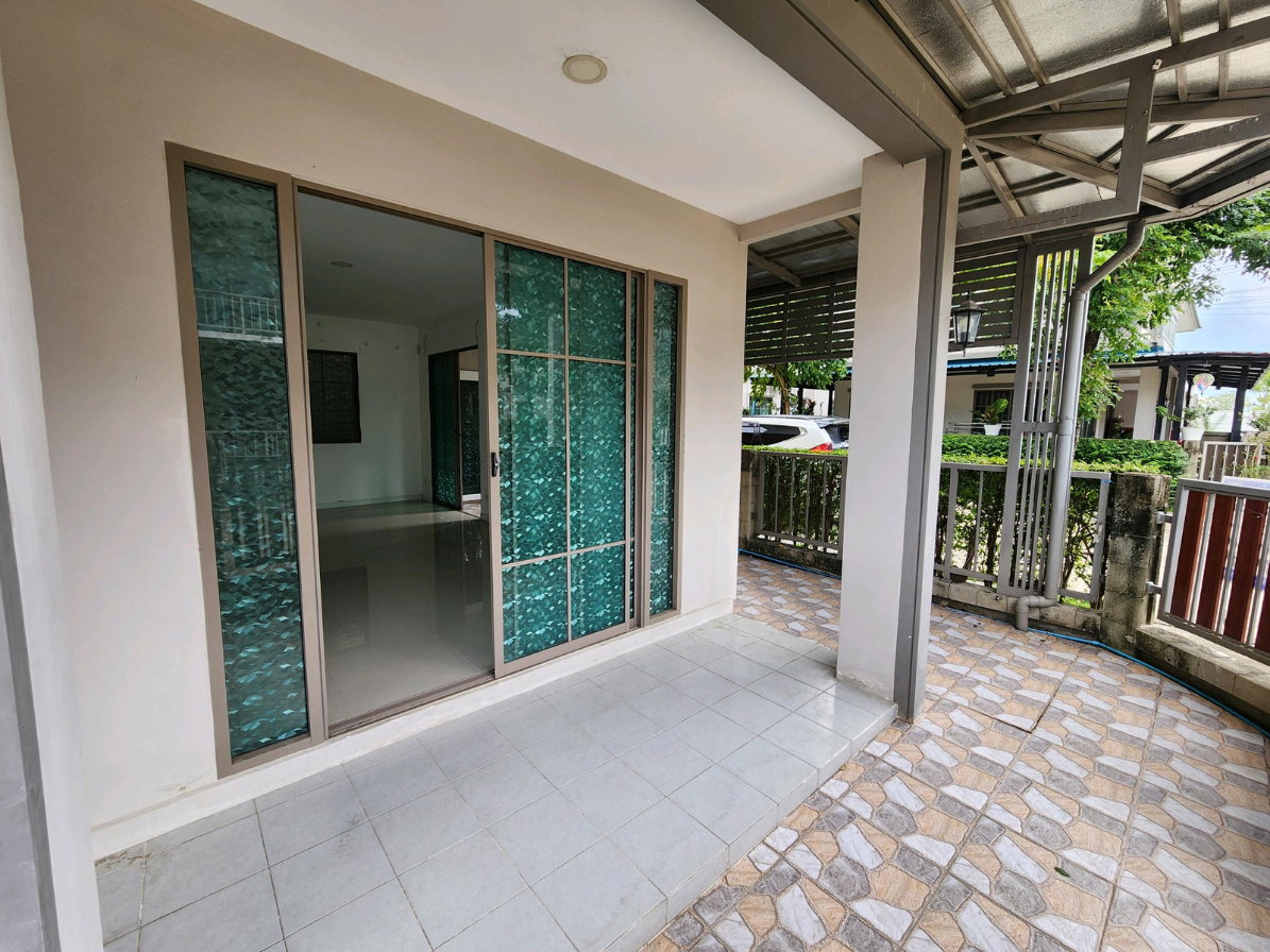 รูป ขายบ้านแฝด 2 ชั้น แปลงมุม 35.6 ตร.ว. ม.เสนา วิลล่า วงแหวน-บางบัวทอง — 4 นอน 3 น้ำ ต่อเติมครัวพร้อมใช้งาน เพียง 3.7 ล้านบาท! - รูปที่ 33/45