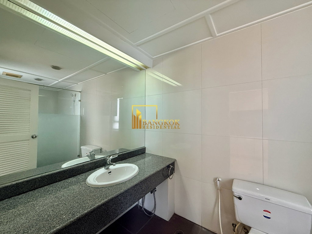 picture Fully Renovated 4 Bedroom Luxury Apartment in Ekkamai Area - BR20196AP - 32/56