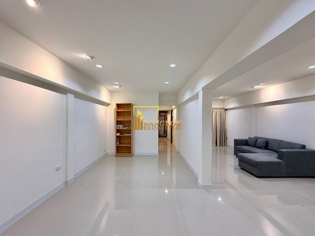 รูป Renovated 3 Bedroom Townhouse For Rent in Sathorn Area - BR49106TH - รูปที่ 6/26