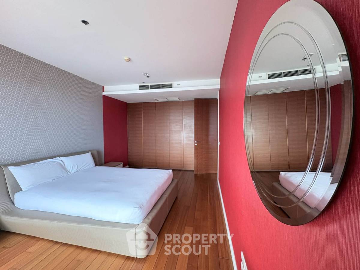 รูป คอนโด 4-ห้องนอน ที่ เดอะ ริเวอร์ คอนโดมิเนียม ใกล้ BTS สะพานตากสิน (ID 3368753) - รูปที่ 23/24