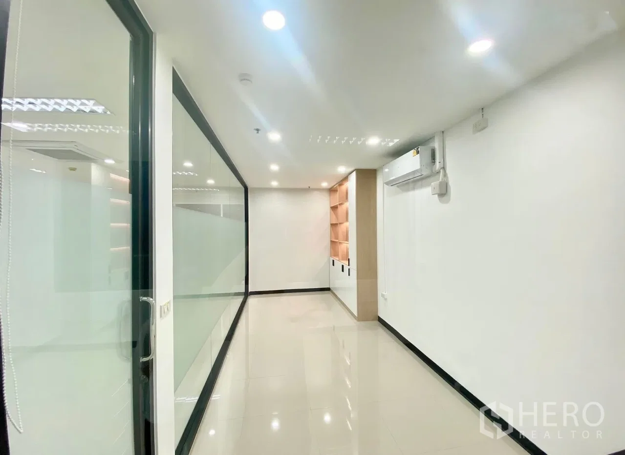 picture For Rent Office Space 92 sqm in Phra Khanong, Khlong Toei, Bangkok BTS Ekkamai - 5/7