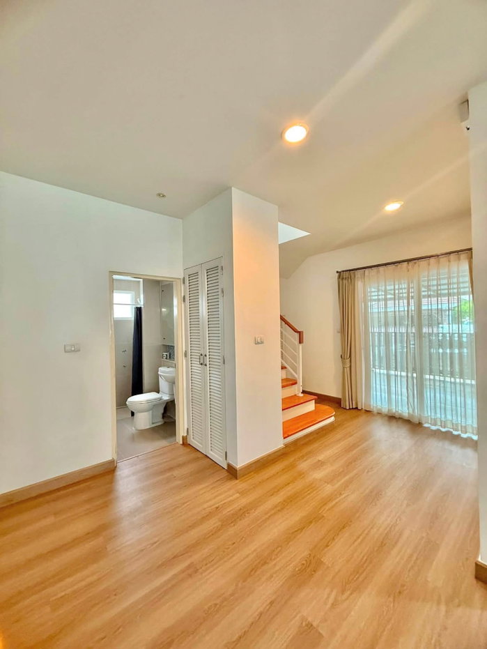 รูป ขายบ้านเดี่ยว 2 ชั้น The Centro อ่อนนุช-วงแหวน 77.6 ตร.วา พื้นที่ 240 ตร.ม. 3 ห้องนอน เฟอร์นิเจอร์ครบพร้อมอยู่ - รูปที่ 4/8