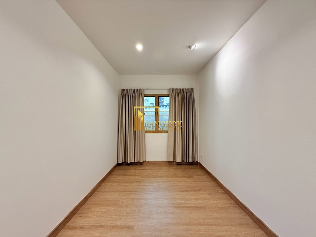 รูป Renovated 3 Bedroom Townhouse For Rent in Sathorn Area - BR49106TH - รูปที่ 12/26