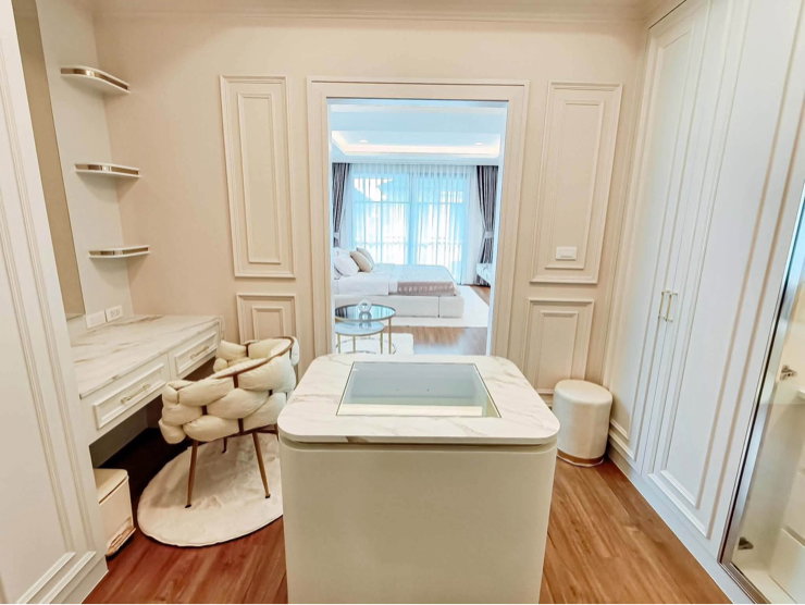 picture Large, luxurious rental house; fully furnished and equipped with appliances. - 48/50