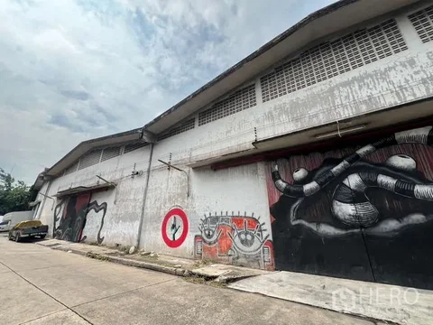 For rent Warehouse 800 sqm in Khlong Tan, Khlong Toei, Bangkok BTS Thonglor
